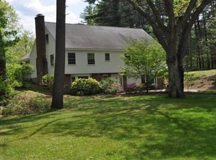 10 Pinewood Dr, Amherst, NH 03031