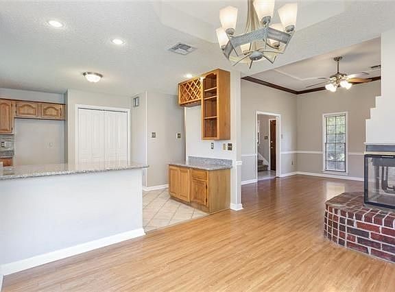 3rd image of 19 Rush Dr