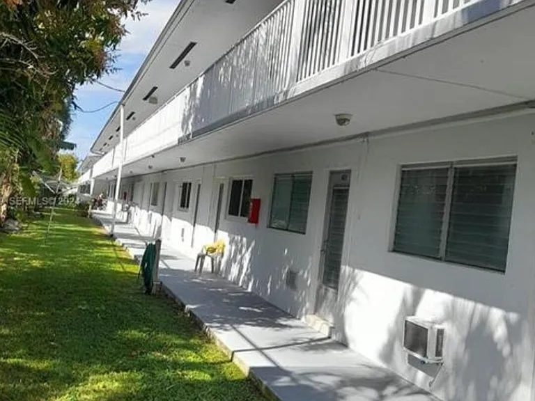 2000 NE 51st Ct #108 — Photo 13
