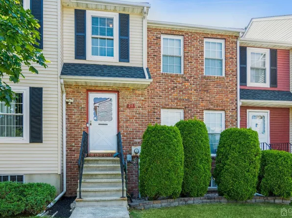 27 Mochen Ct, Sayreville, NJ 08872