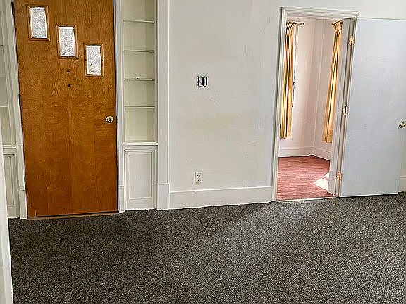 3rd image of 213 Park Pl
