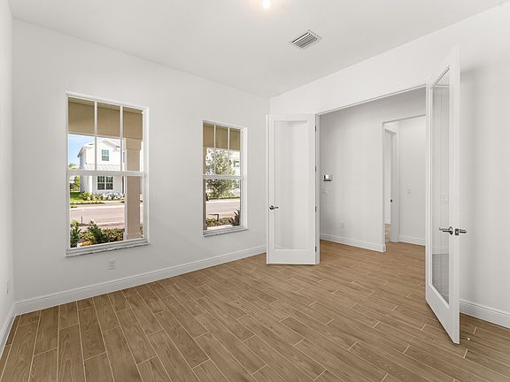 5th image of 861 SW Newfield Avenue