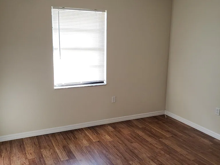 117 Denton Ave — Photo 10