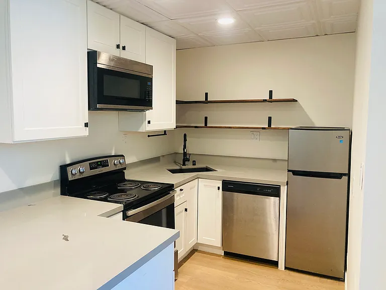 2135 Ivar Ave #10 — Photo 9