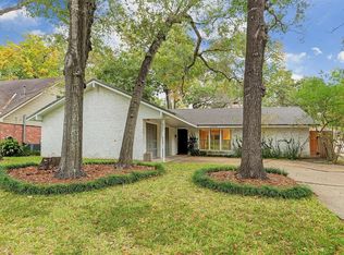 10830 Saint Marys Ln, Houston, TX 77079