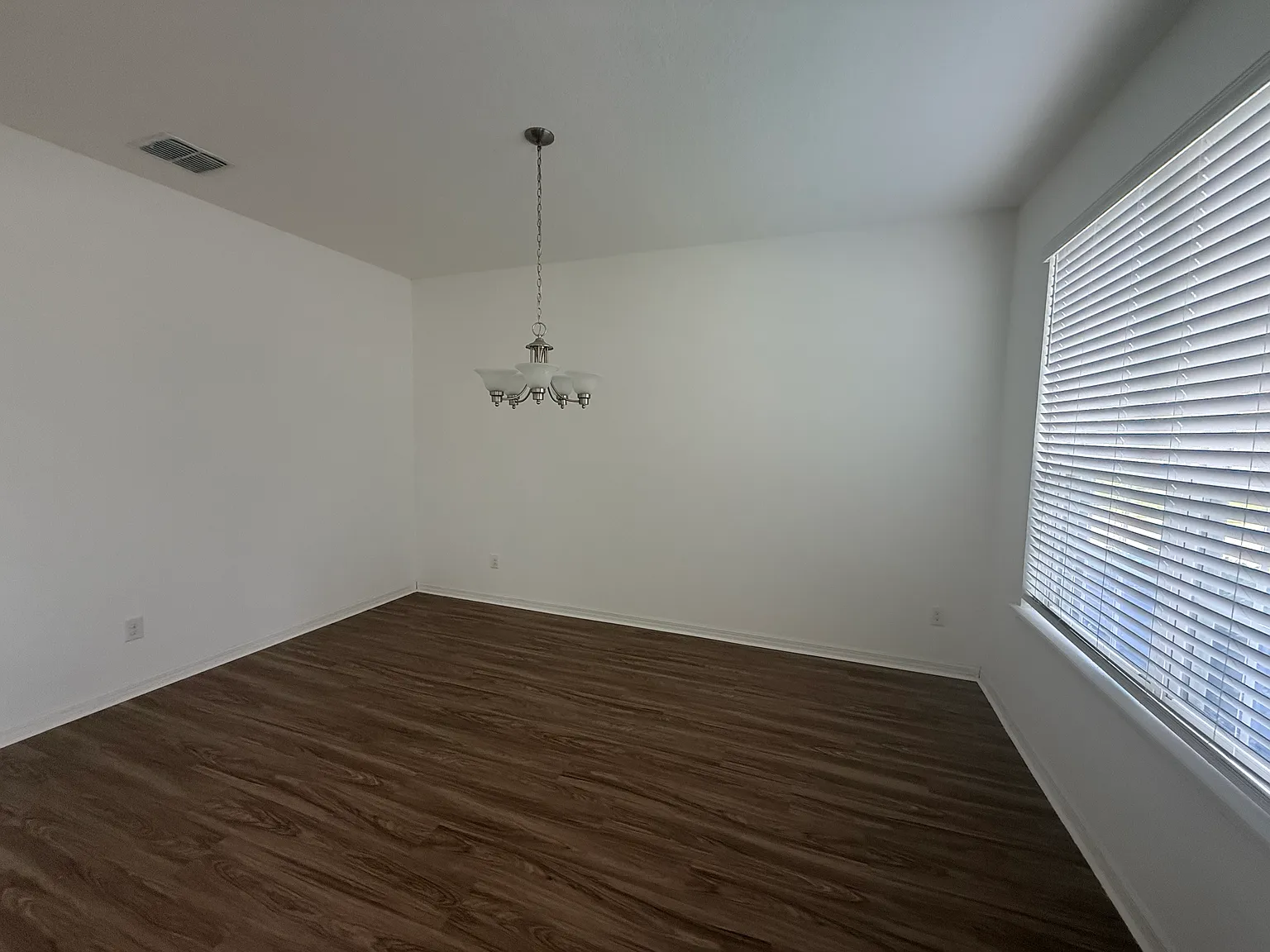 6 bed, 4258 sqft, $3,900 — Photo 4