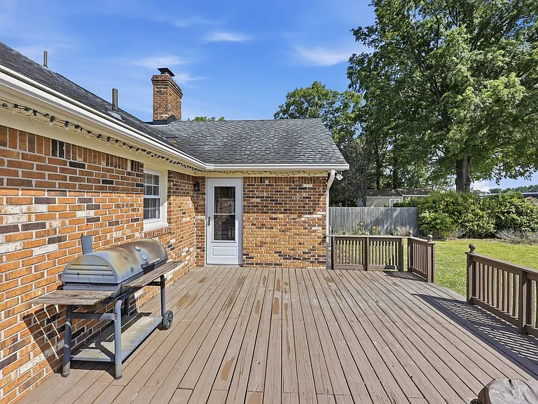 128 Convention Dr — Photo 47