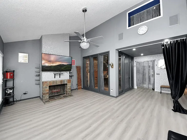 7877 Kendalia Dr — Photo 11