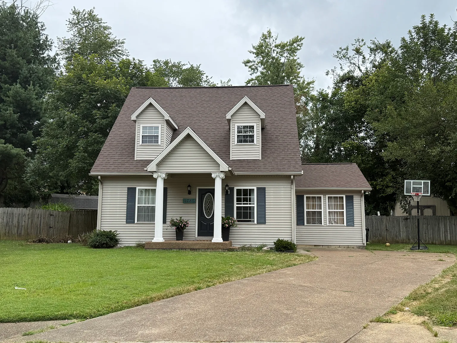 5 bed, 2.5 bath, 2144 sqft, $2,400 — Photo 1