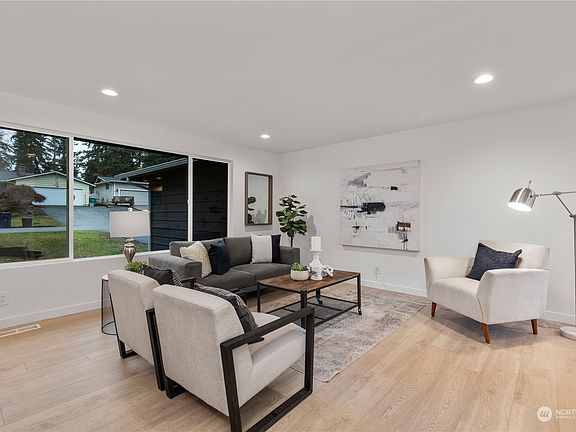5th image of 2128 208th Street SW