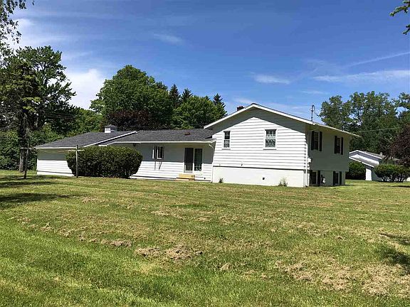 3rd image of 2 Fairlane Dr