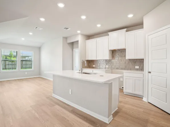 6017 Mockingbird Lodge Ln, Pearland, TX 77584