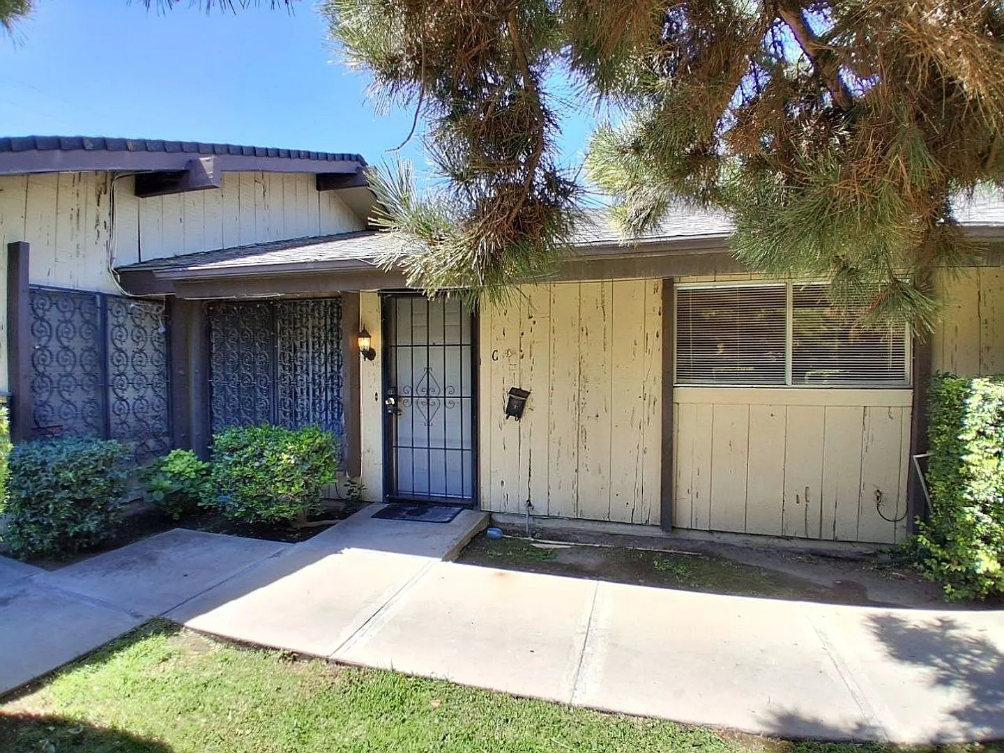 1493 W Fairmont — Photo 2
