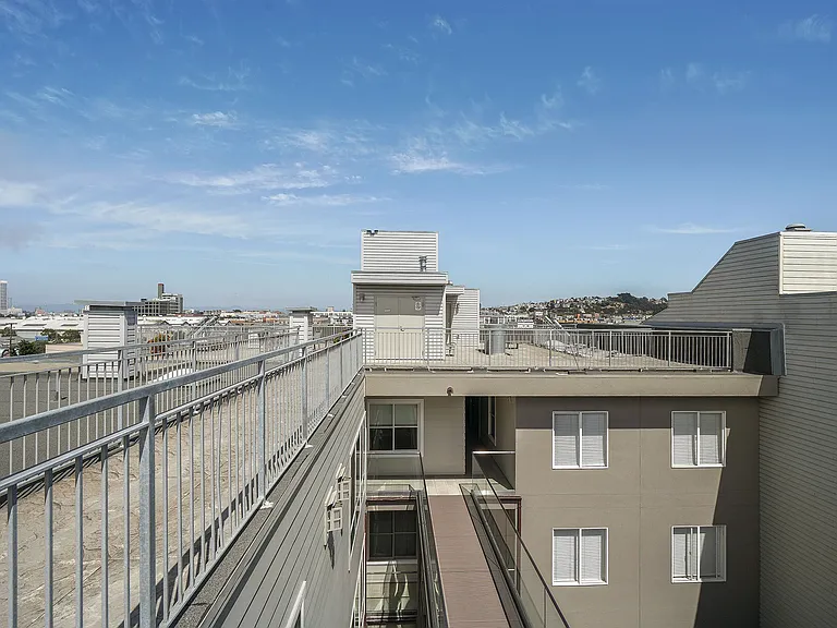 566 S Van Ness Ave #21 — Photo 19