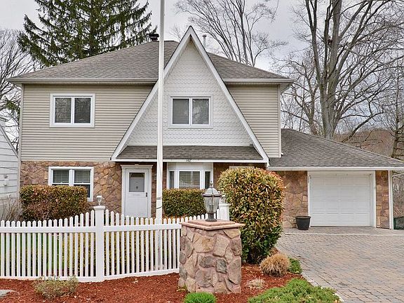 2nd image of 148 Lionshead Dr W
