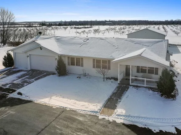 8641 Rileys Bay Rd, Brussels, WI 54204