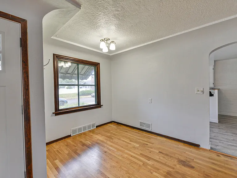 4702 N Post St — Photo 6