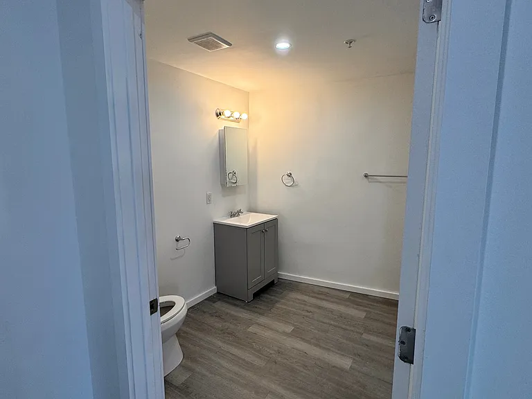 2250 Butler St #103 — Photo 6