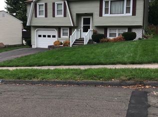 156 Meetinghouse Rdg, Meriden, CT 06450