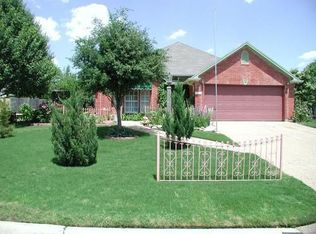 901 Hillwood Ct, Arlington, TX 76017