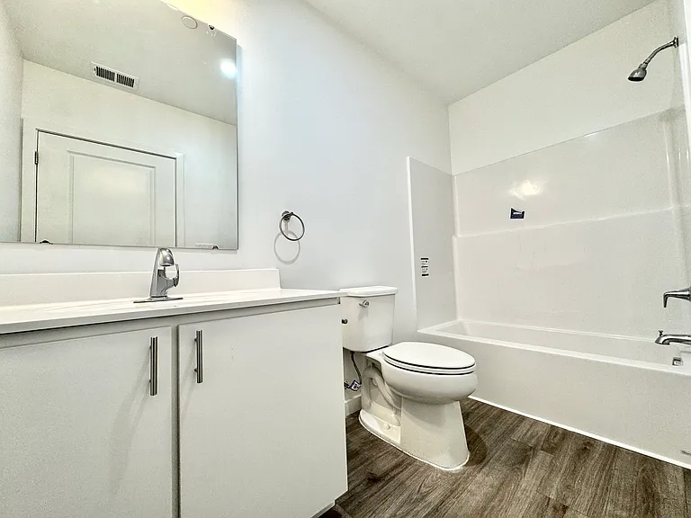 915 N Broad St #414 — Photo 6