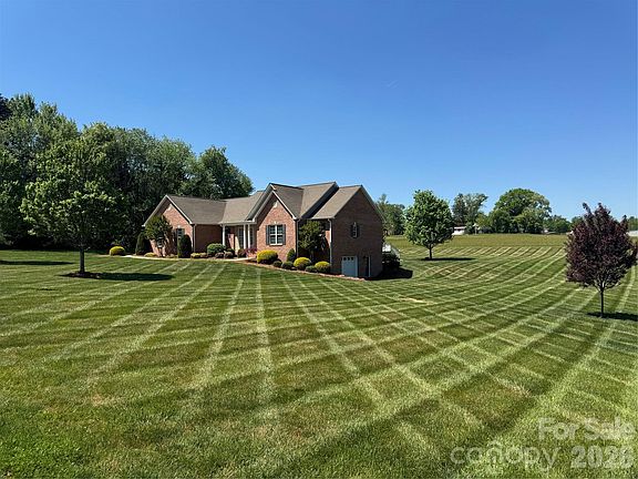 3rd image of 379 Horseshoe Bend Rd