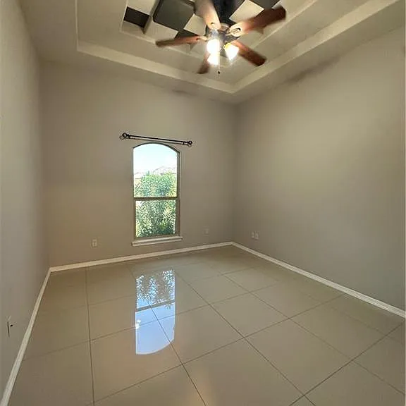 1912 N 47th St — Photo 10