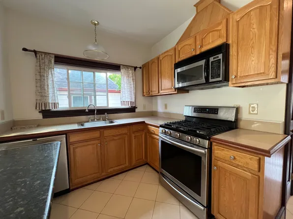 287 Quail St APT 1, Albany, NY 12208