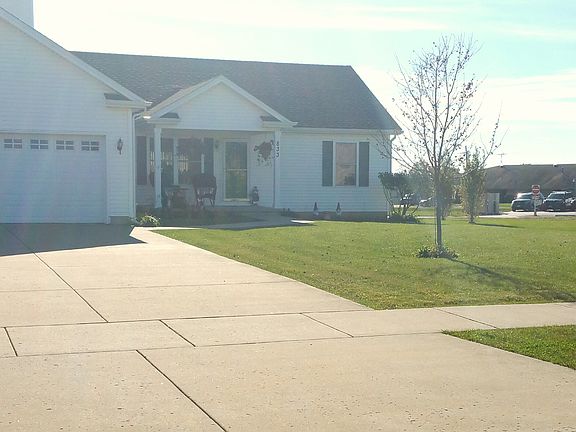 3rd image of 833 Winchester Green Dr