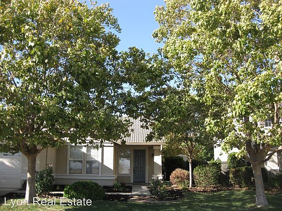 4th image of 2551 N Park Dr