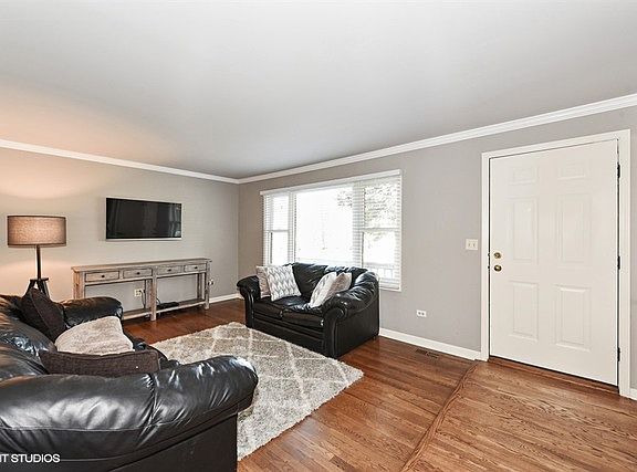 2nd image of 1060 S Fairfield Ave