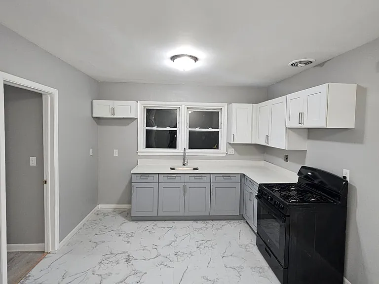 158 3rd Ave #2R — Photo 11