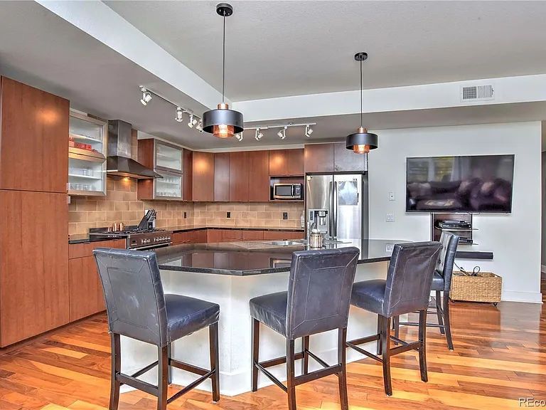 2240 N Clay St #409 — Photo 2