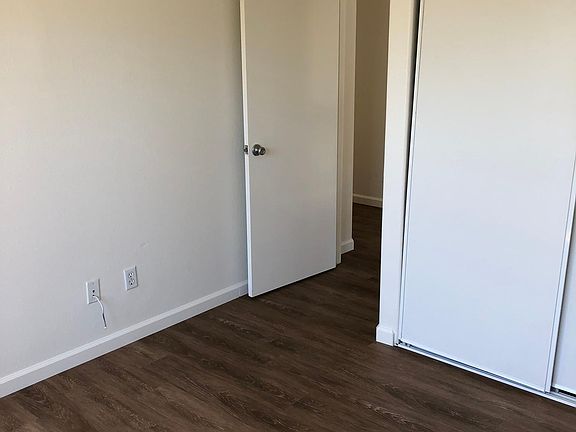 3rd image of 714 Varsi Pl