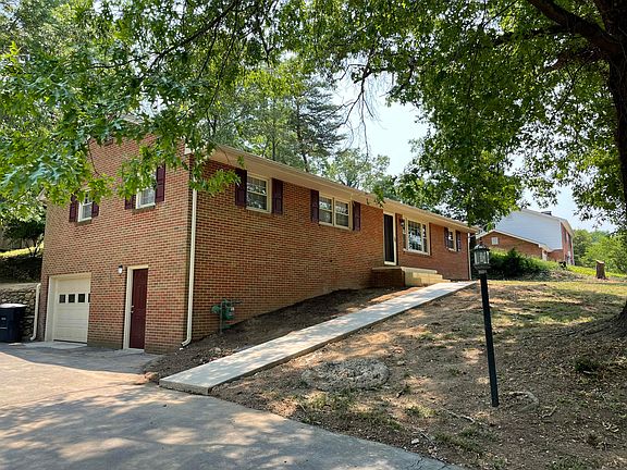 3rd image of 1412 Barnhart Dr SW