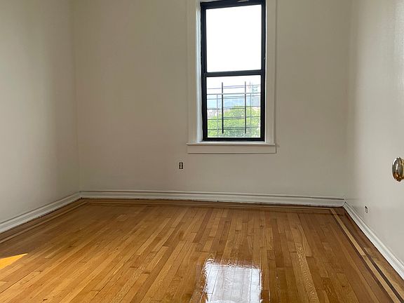 4th image of 225 E Mosholu Pkwy N APT 6B