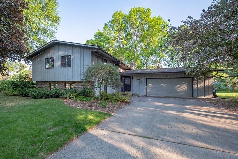 1st image of 917 Ivanhoe Dr
