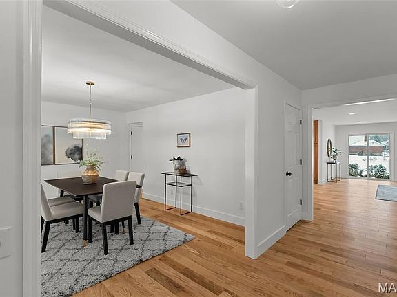 4th image of 129 Royal Manor Ct