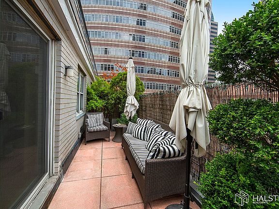 3rd image of 211 E 53rd St #Pha