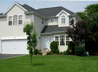 4 Sunflower Ridge Rd, South Setauket, NY 11720