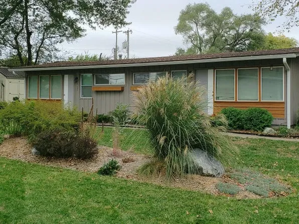 1507 W 22nd Ter, Lawrence, KS 66046