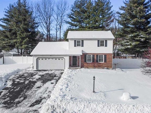 2nd image of 3 Baltusrol Dr