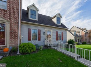 156 Crown Pointe Dr, York, PA 17402