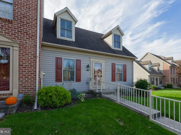 156 Crown Pointe Dr, York, PA 17402