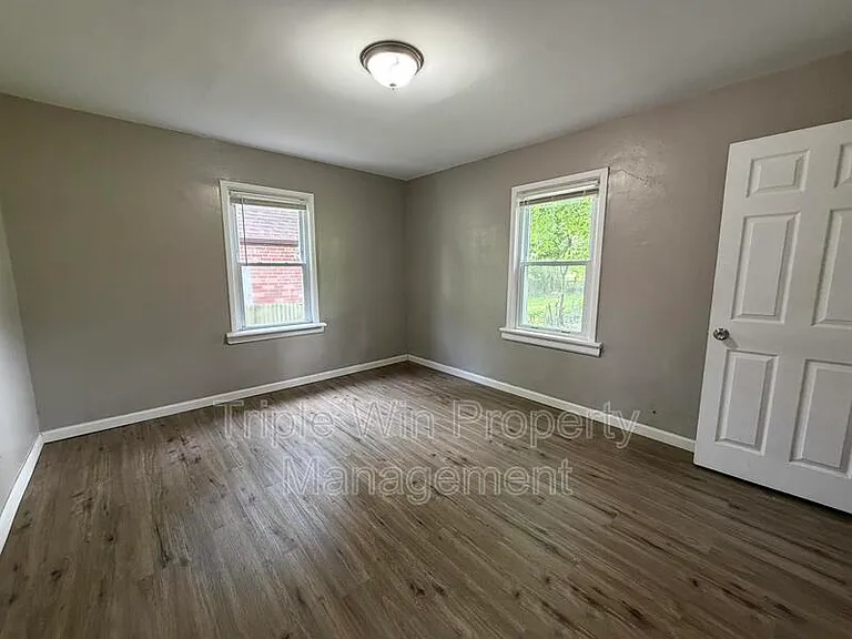 802 Rolwes Ave — Photo 17