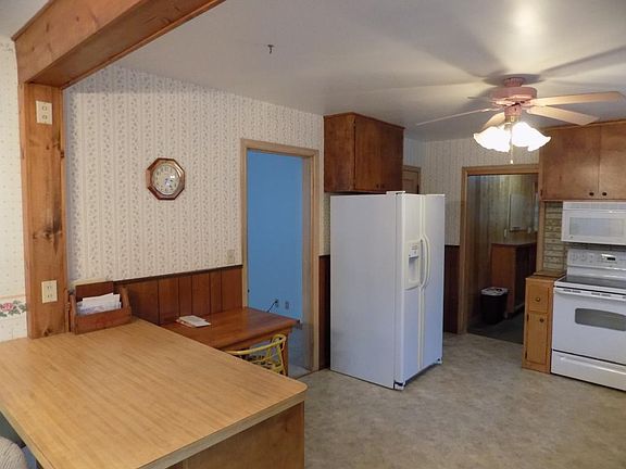 5th image of 610 E Blue Earth Ave