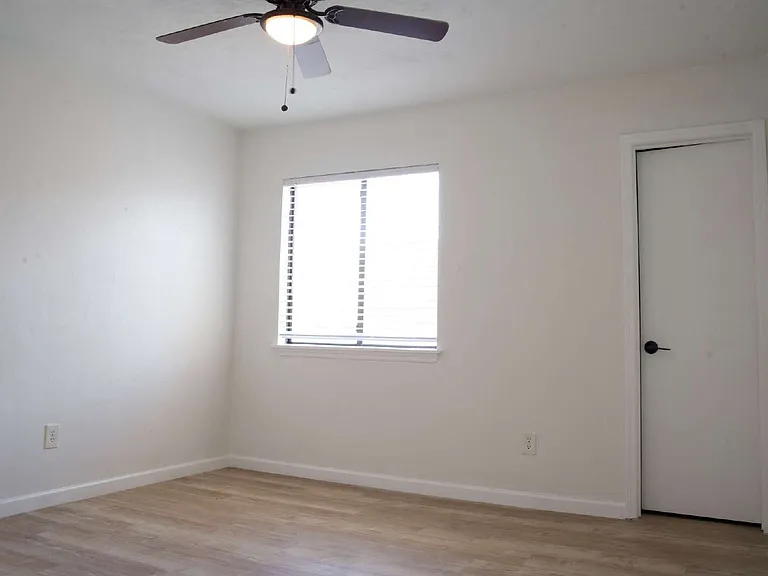 1339 Airport Dr #H9 — Photo 6