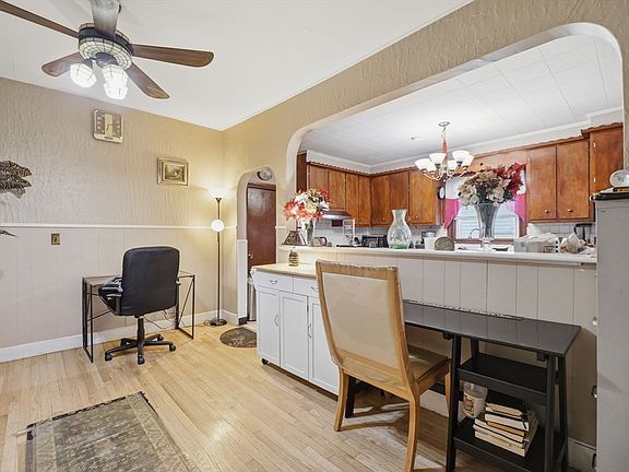 5th image of 77 Lewis St