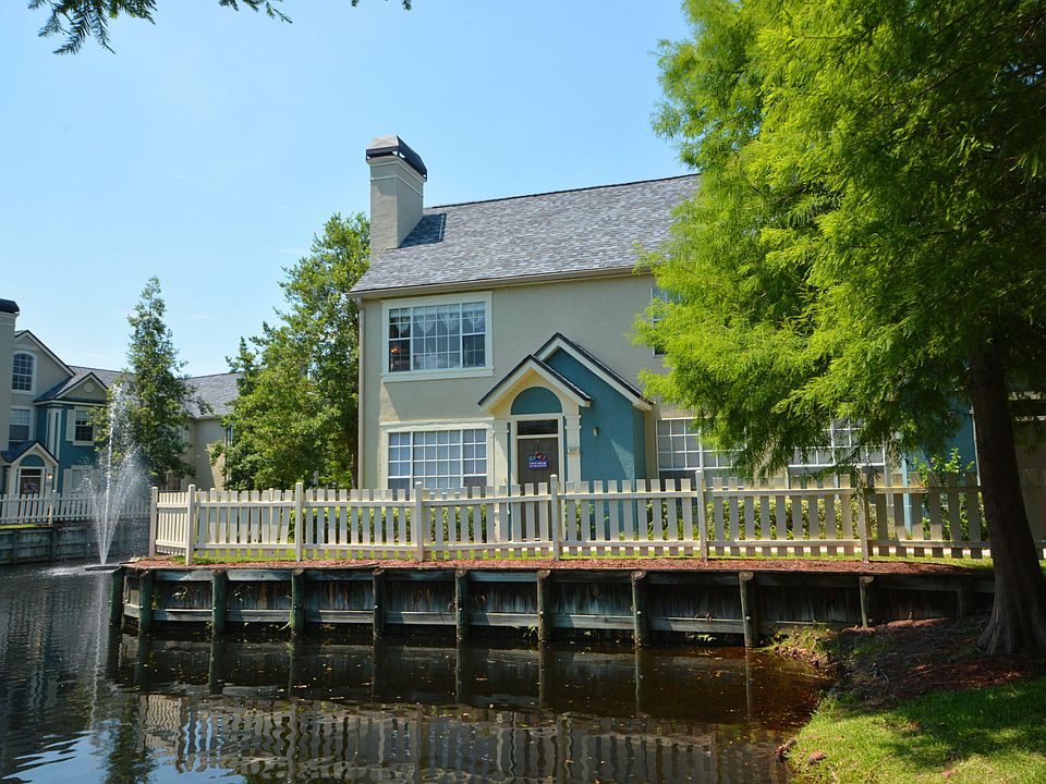 1st image of 13700 RICHMOND PARK Drive N #909