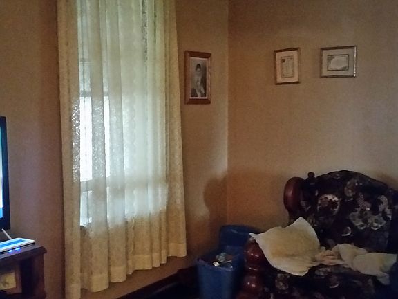 4th image of 809 E Bucyrus St